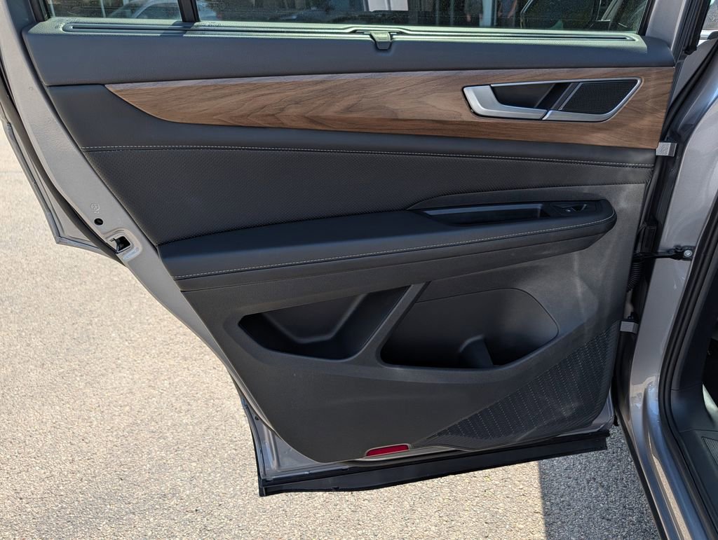 Used 2025 Volkswagen Atlas SE AWD/4WD image 23