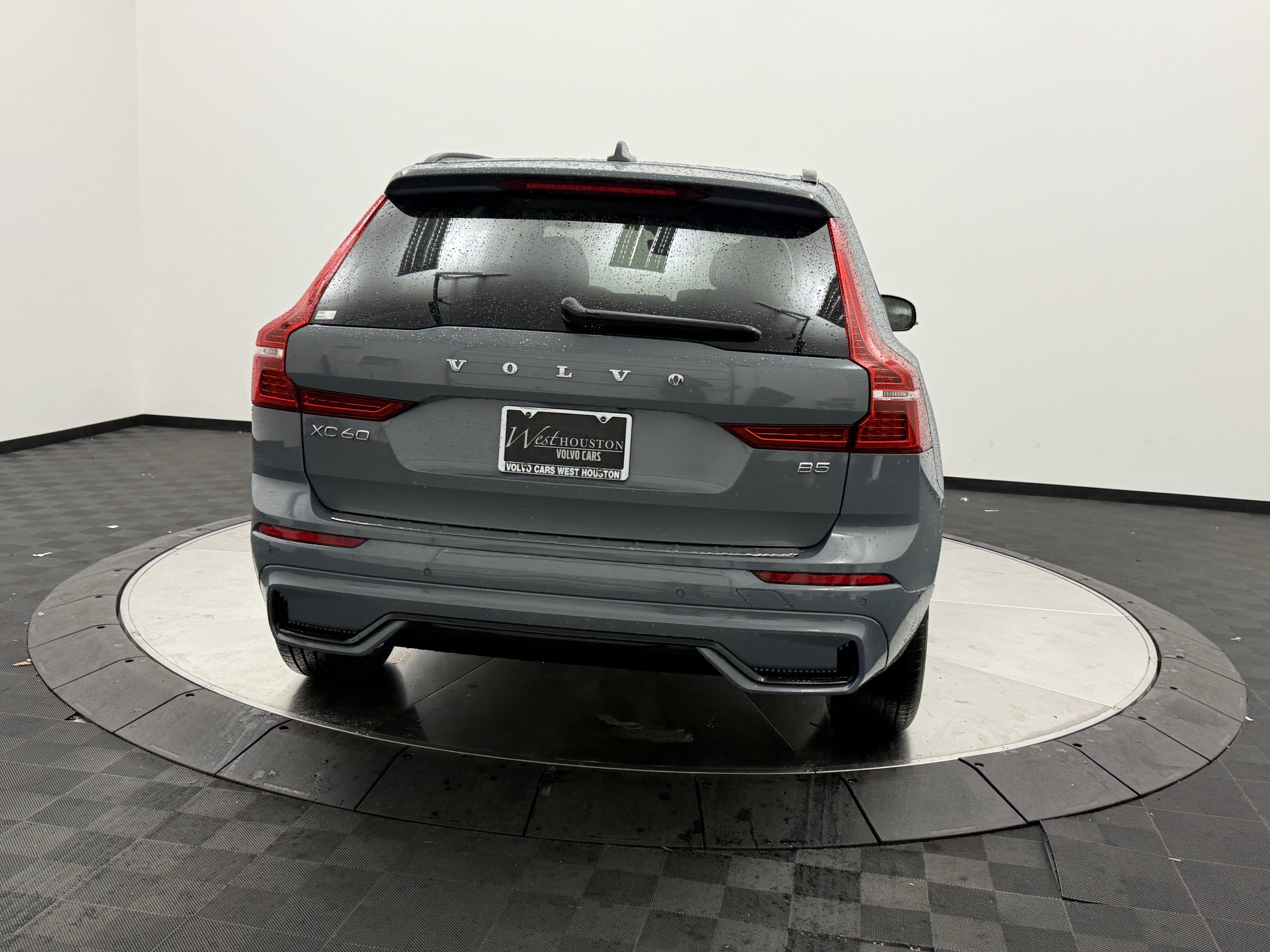 Certified 2023 Volvo XC60 B5 Plus w/ Climate Package FWD image 7