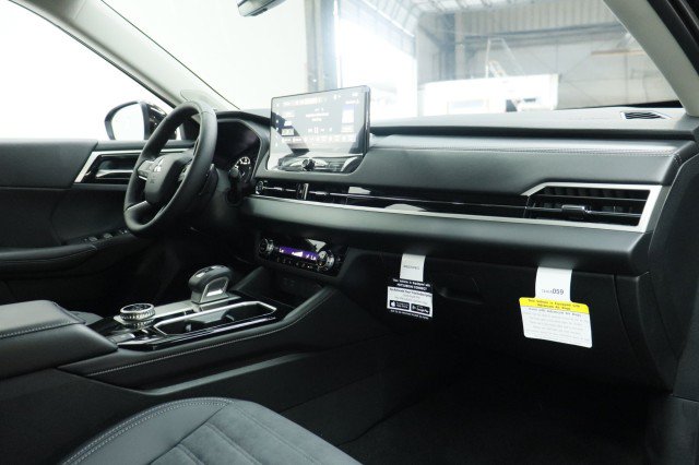 New 2026 Mitsubishi Outlander SE FWD image 16