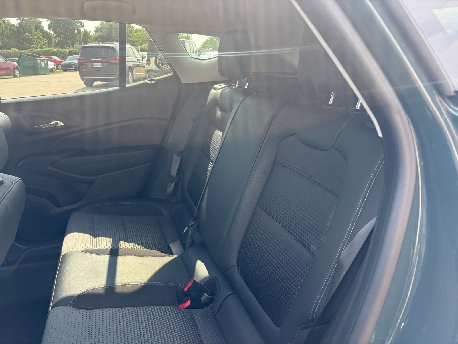 Used 2025 Chevrolet Trax LT FWD image 37