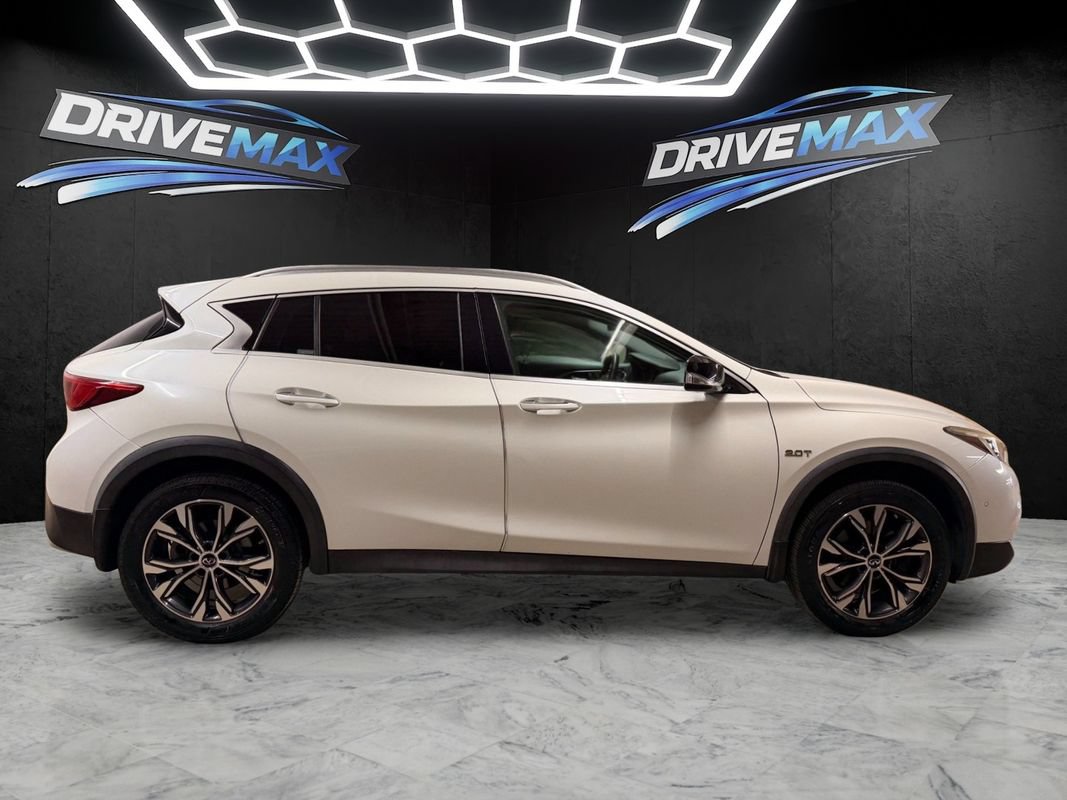 Used 2018 INFINITI QX30 Premium w/ Navigation Package AWD/4WD image 4