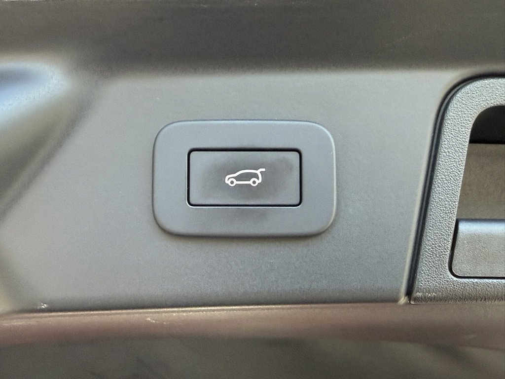 Used 2023 Land Rover Range Rover Velar R-Dynamic S image 12