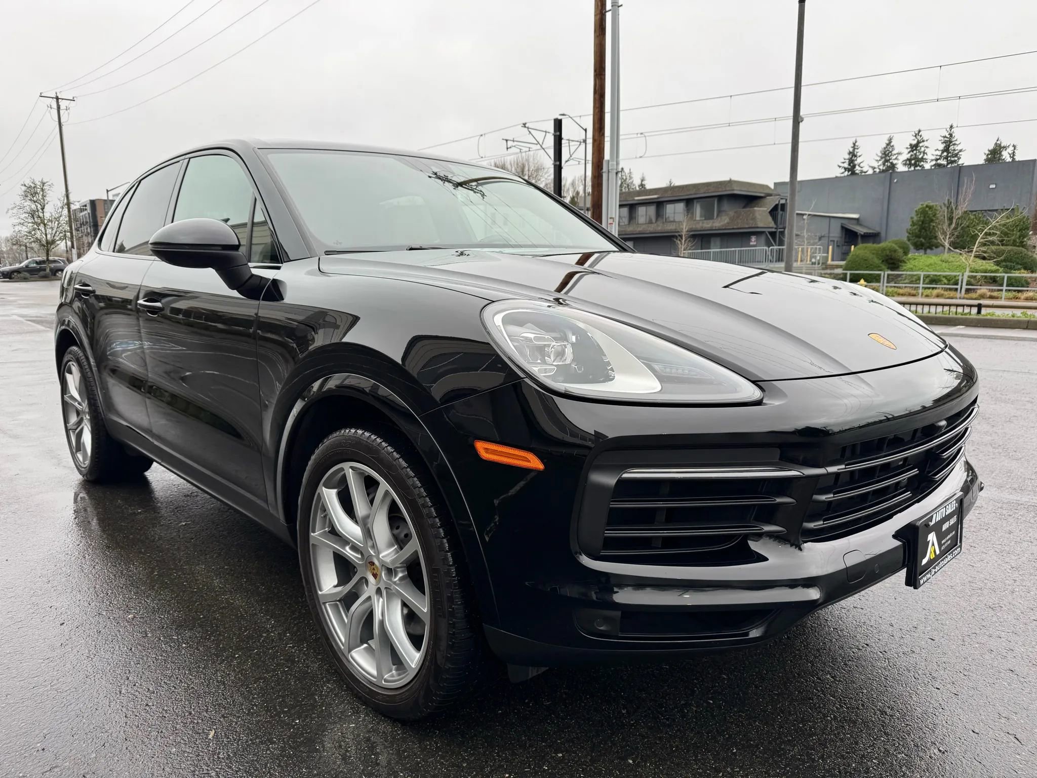 Used 2023 Porsche Cayenne w/ Sport Chrono Package (8LH) AWD/4WD image 2