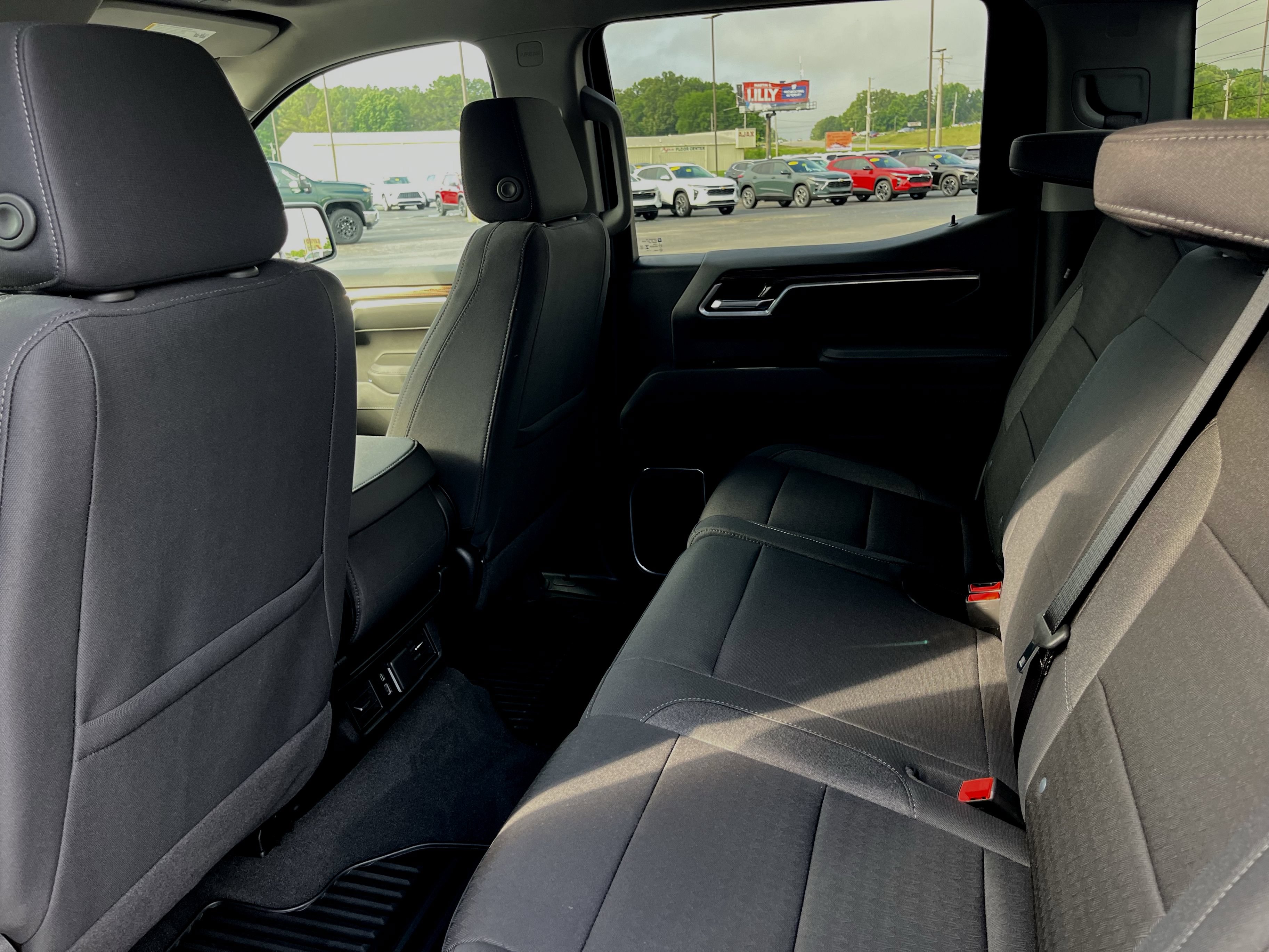 Used 2024 Chevrolet Silverado 1500 LT AWD/4WD image 7
