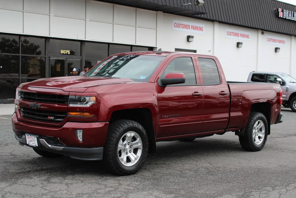 Used 2017 Chevrolet Silverado 1500 LT w/ All Star Edition AWD/4WD image 3
