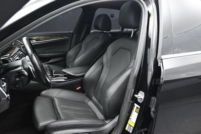 Used 2019 BMW 530e w/ Convenience Package RWD image 4
