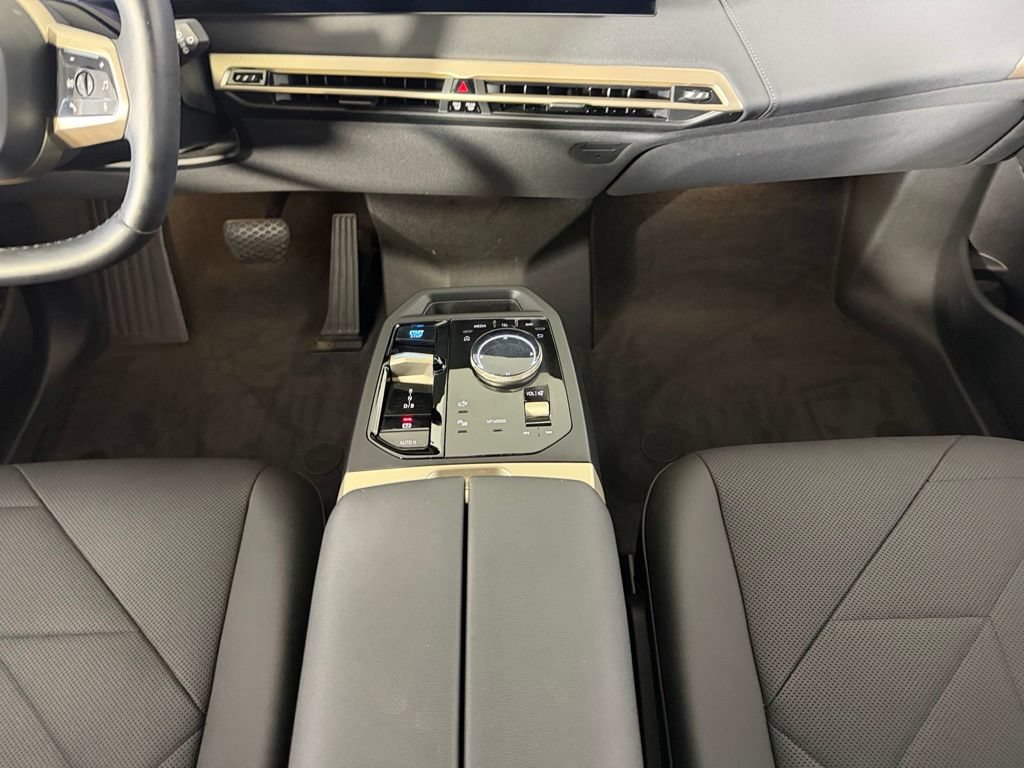 Used 2023 BMW iX xDrive50 w/ Sport Package AWD/4WD image 20
