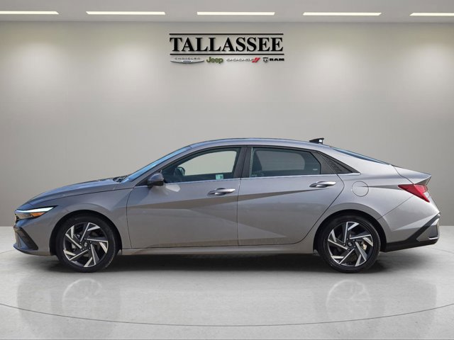 Used 2025 Hyundai Elantra Limited FWD image 11