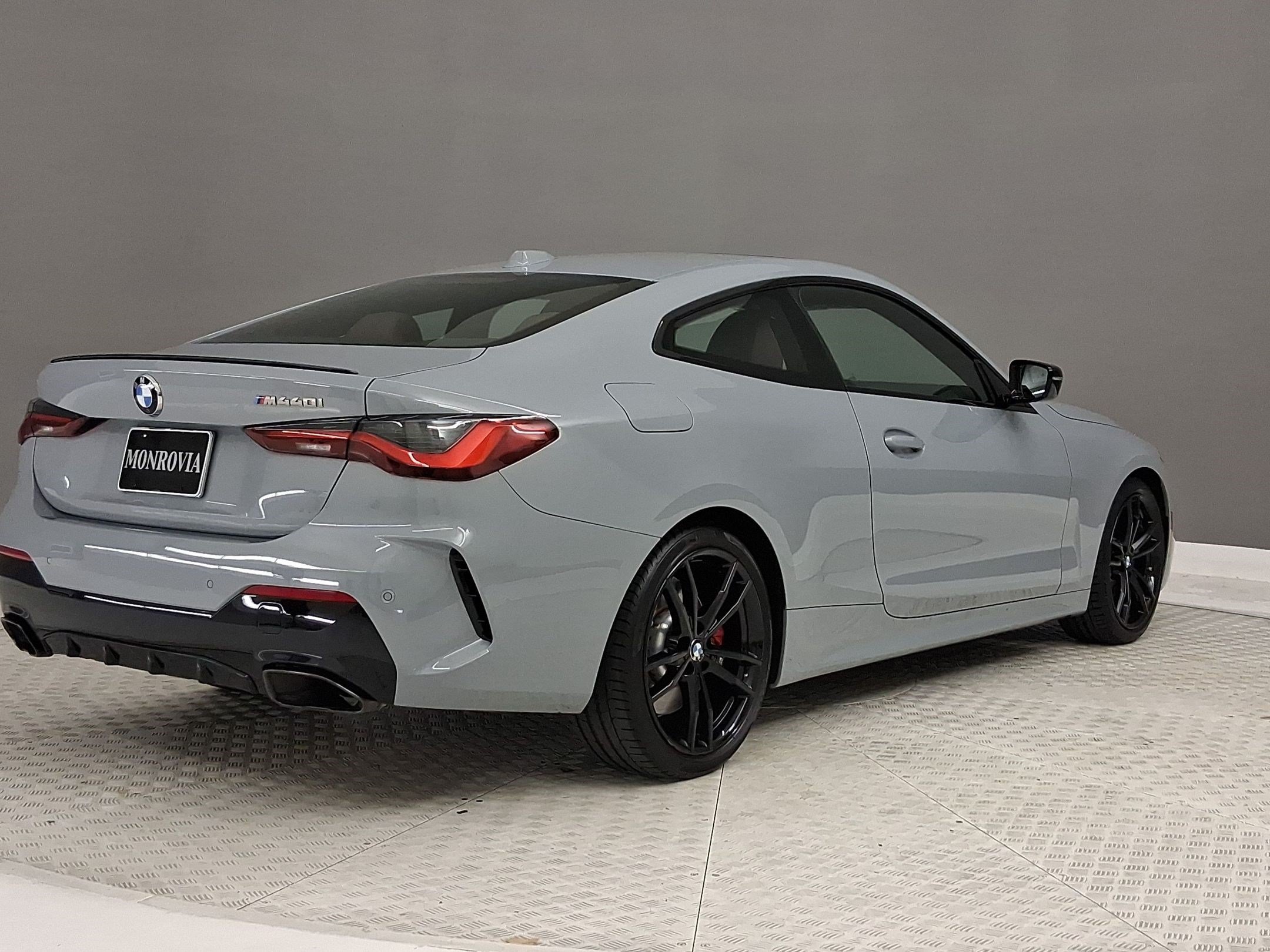 Used 2024 BMW M440i Coupe w/ Shadowloine Package RWD image 9