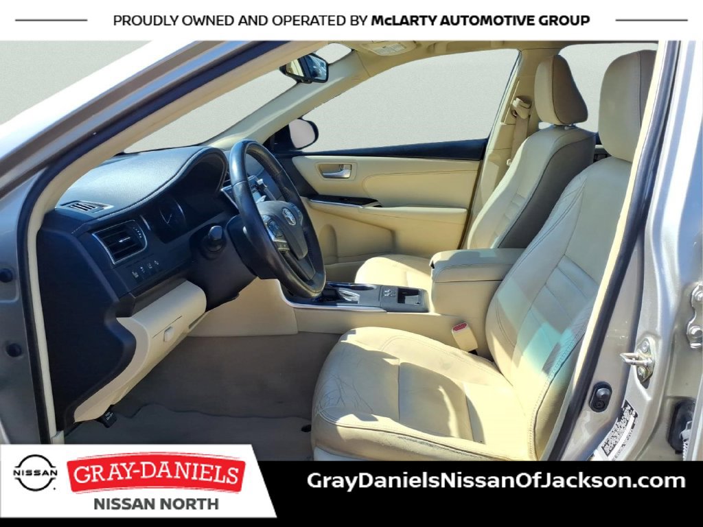 Used 2017 Toyota Camry XLE w/ Moonroof Package FWD image 22