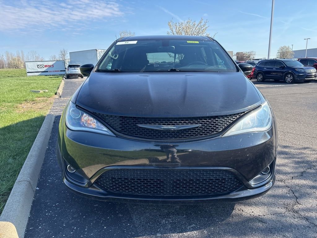 Used 2018 Chrysler Pacifica Touring Plus w/ S Appearance Package image 2