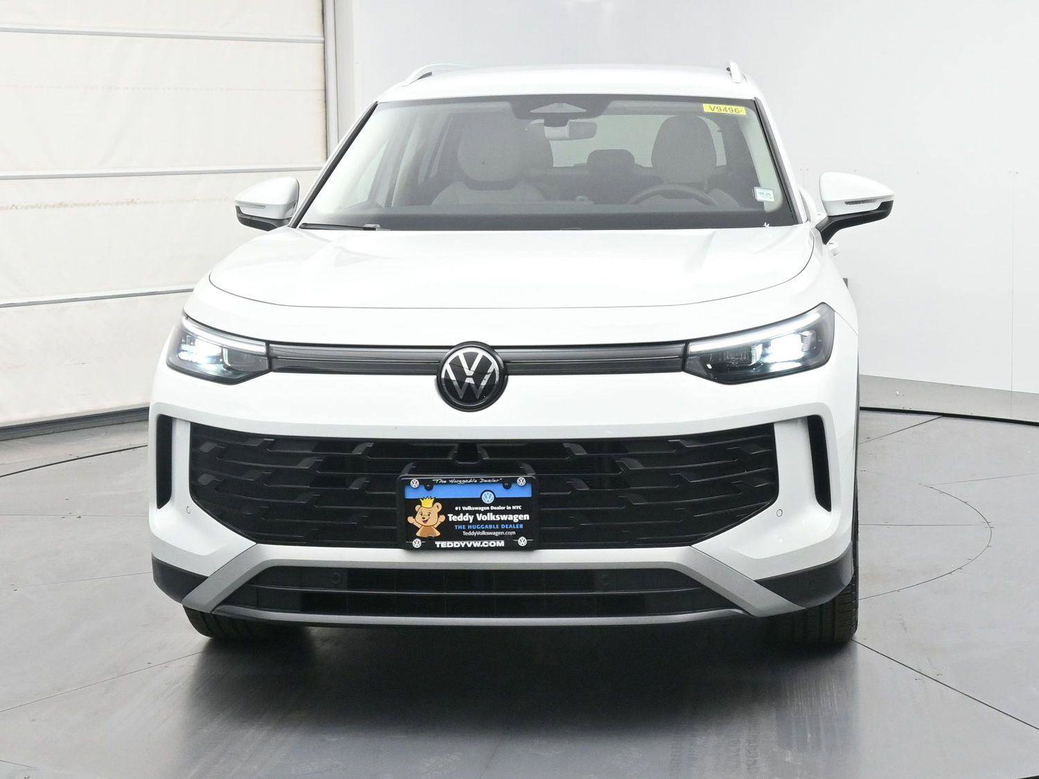 Used 2025 Volkswagen Tiguan SE AWD/4WD image 28