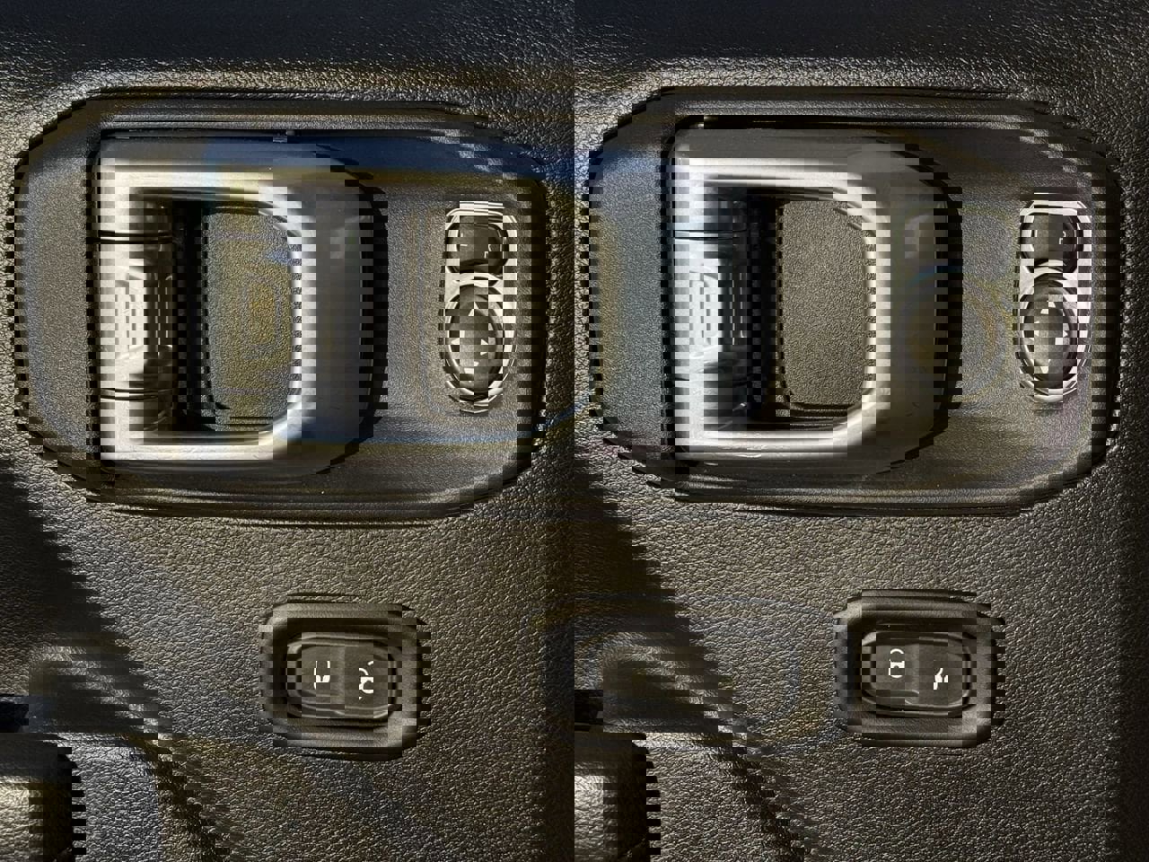 Used 2025 Jeep Wrangler Unlimited Rubicon w/ Convenience Group image 19