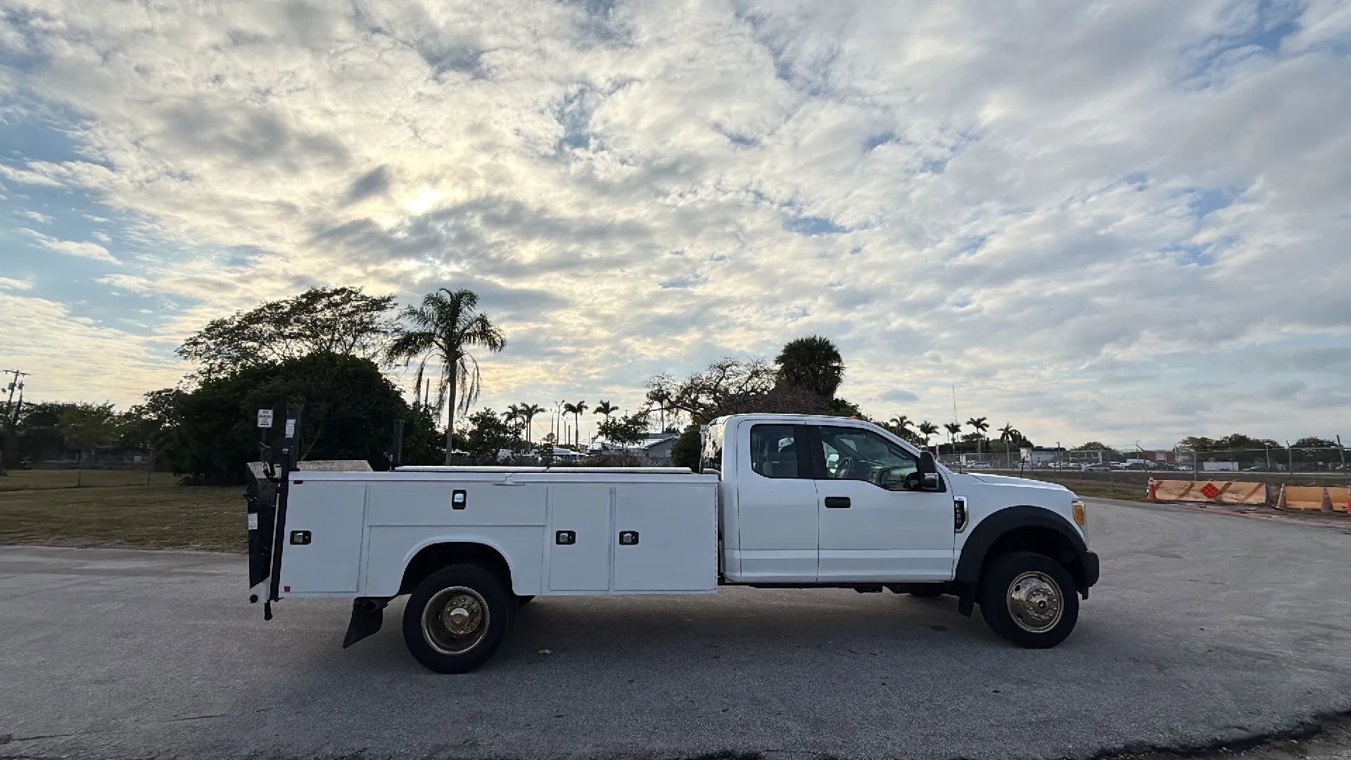 Used 2017 Ford F450 XL w/ Power Equipment Group image 4