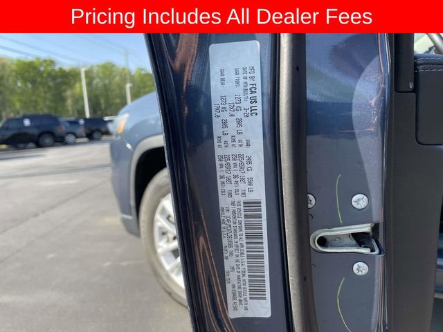 Used 2020 Jeep Cherokee Latitude w/ Cold Weather Group AWD/4WD image 32