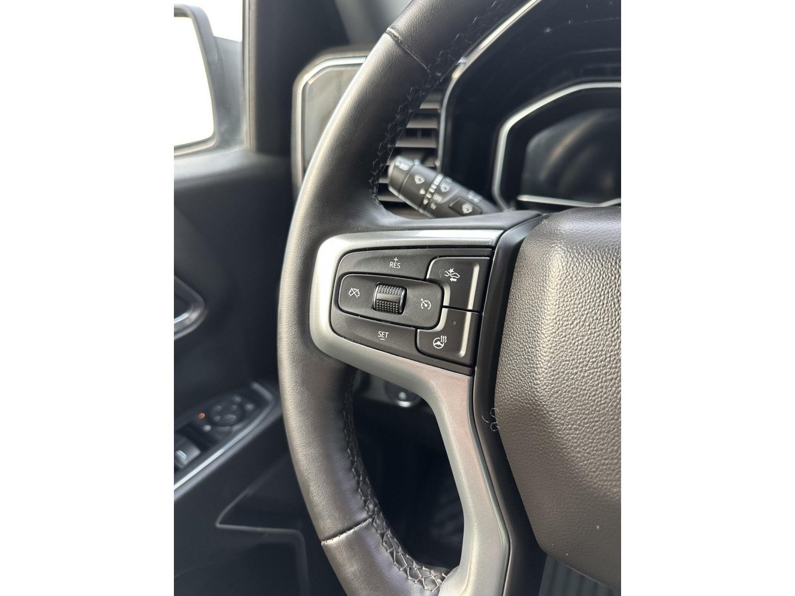 Used 2024 Chevrolet Silverado 1500 LT AWD/4WD image 15