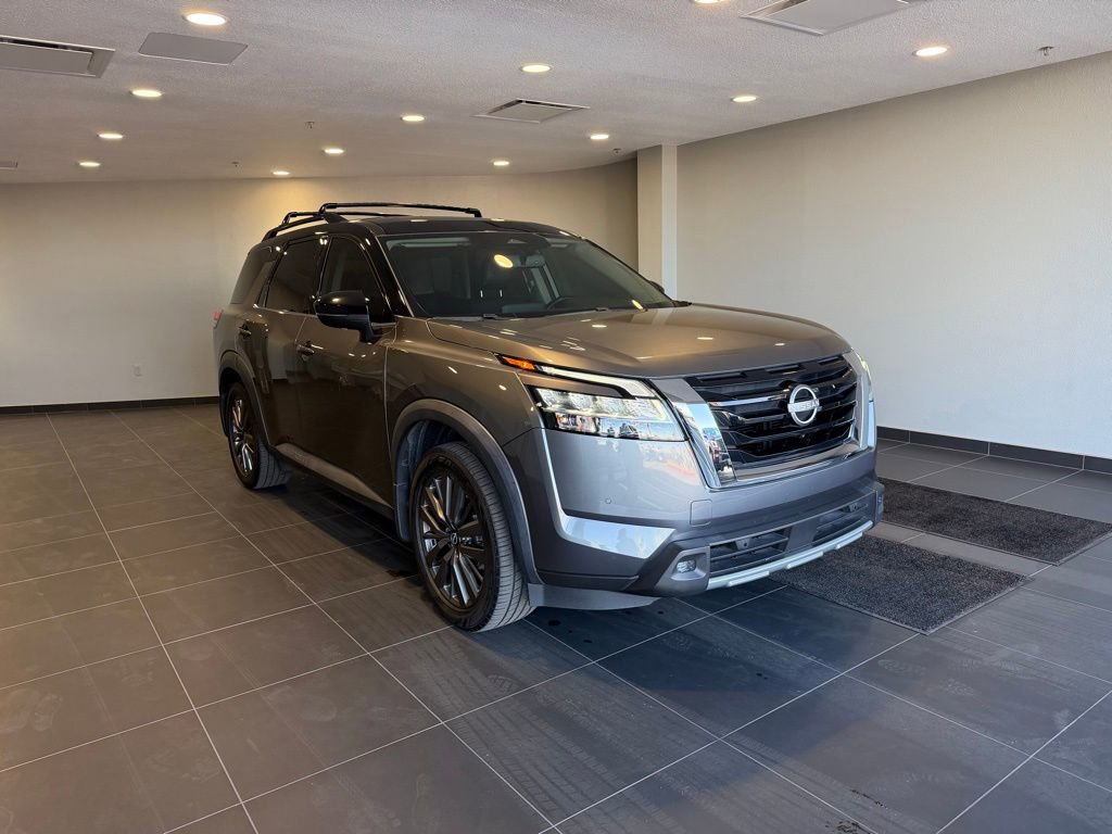 Used 2022 Nissan Pathfinder SL w/ SL Premium Package image 3