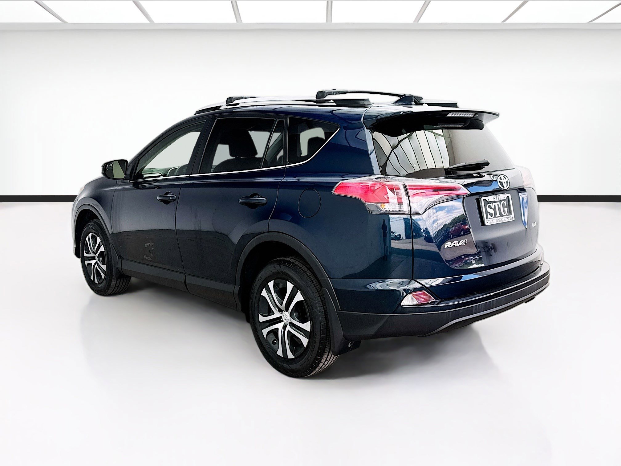 Used 2018 Toyota RAV4 LE w/ All Weather Liner Package FWD image 6
