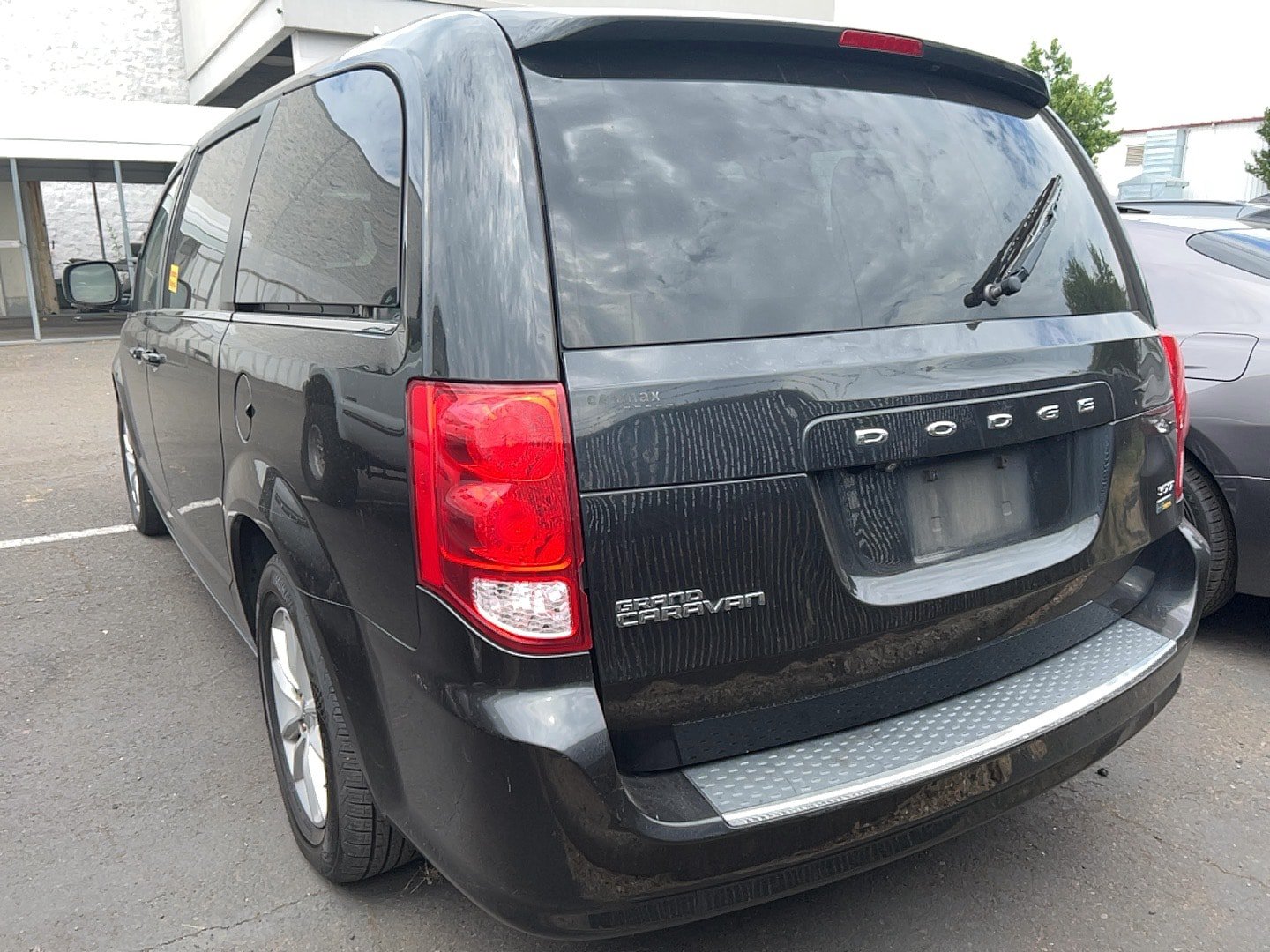 Used 2019 Dodge Grand Caravan SXT FWD image 3