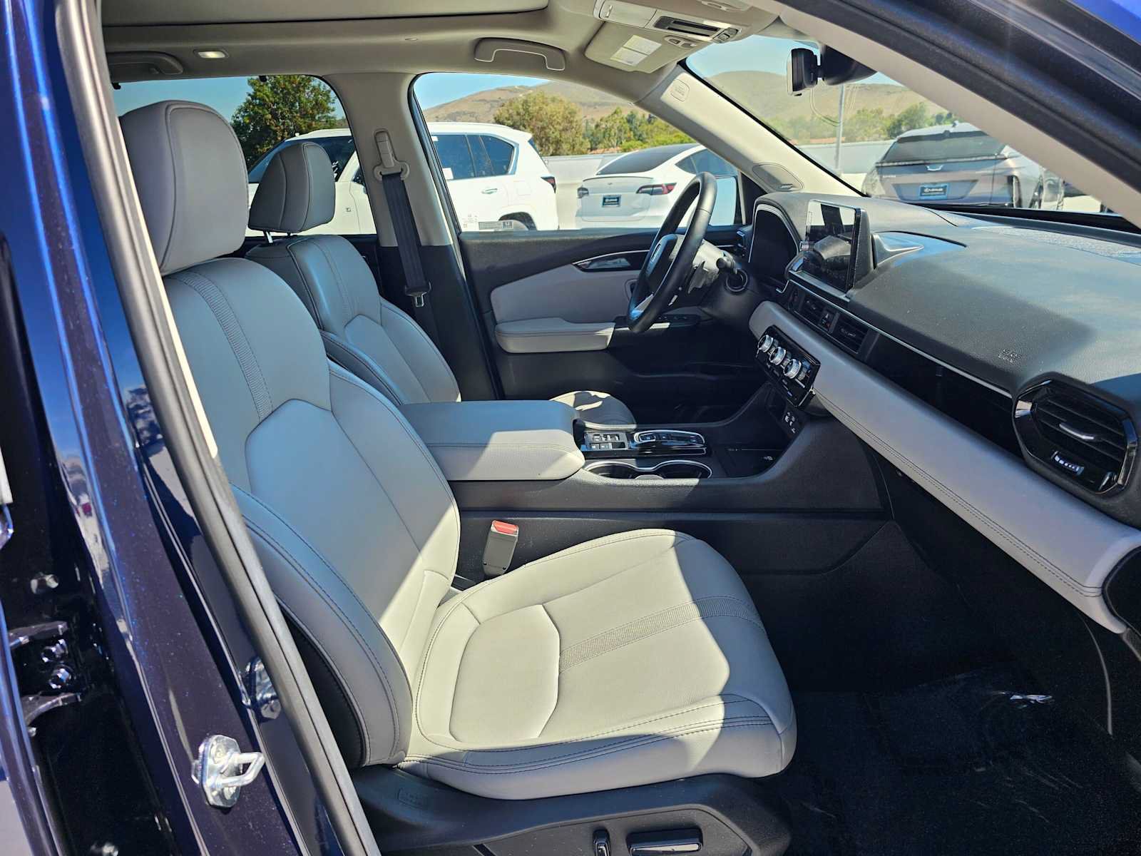 Used 2025 Honda Pilot Touring image 10