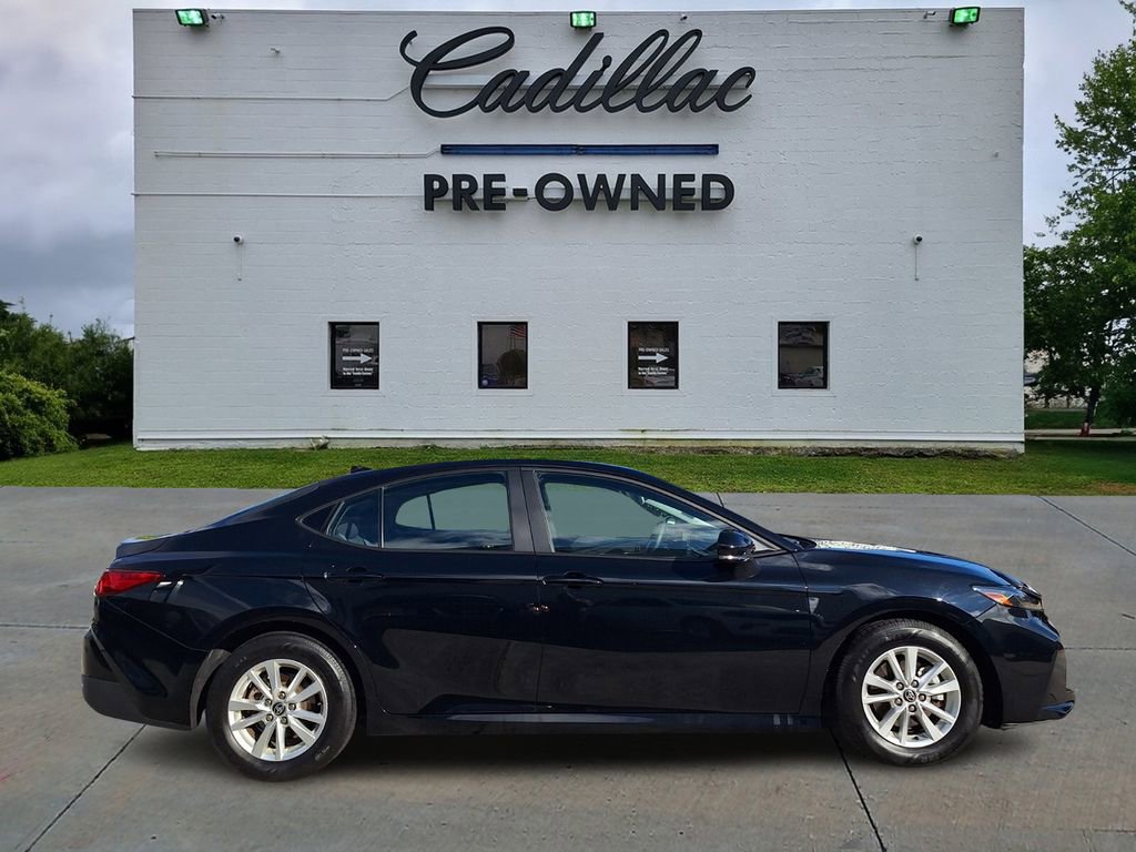 Used 2025 Toyota Camry LE image 2