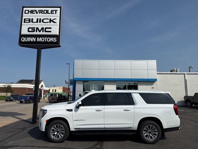 Used 2022 GMC Yukon XL Denali w/ Advanced Technology Package image 2