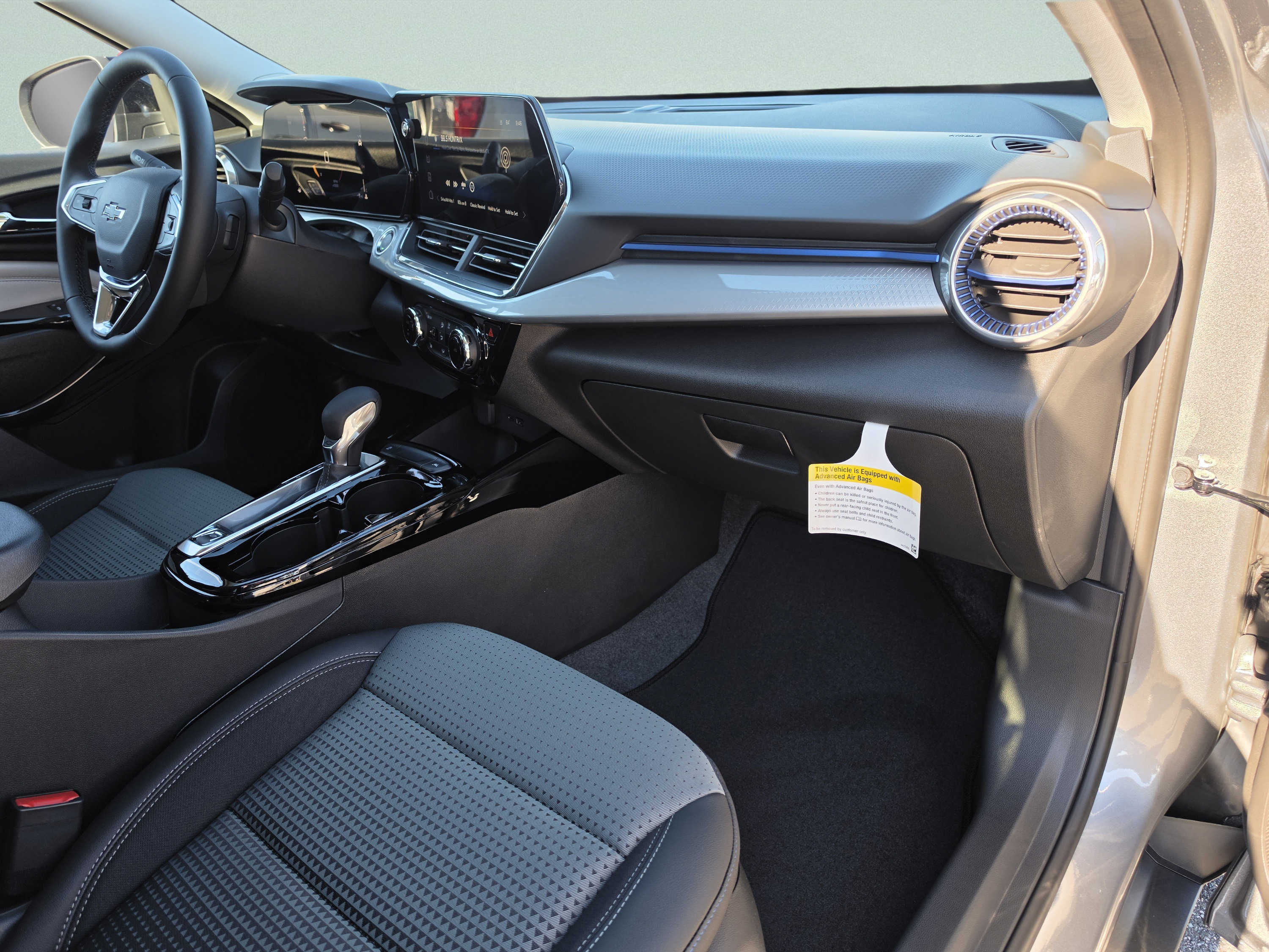 New 2026 Chevrolet Trax LT w/ Driver Confidence Package FWD image 17