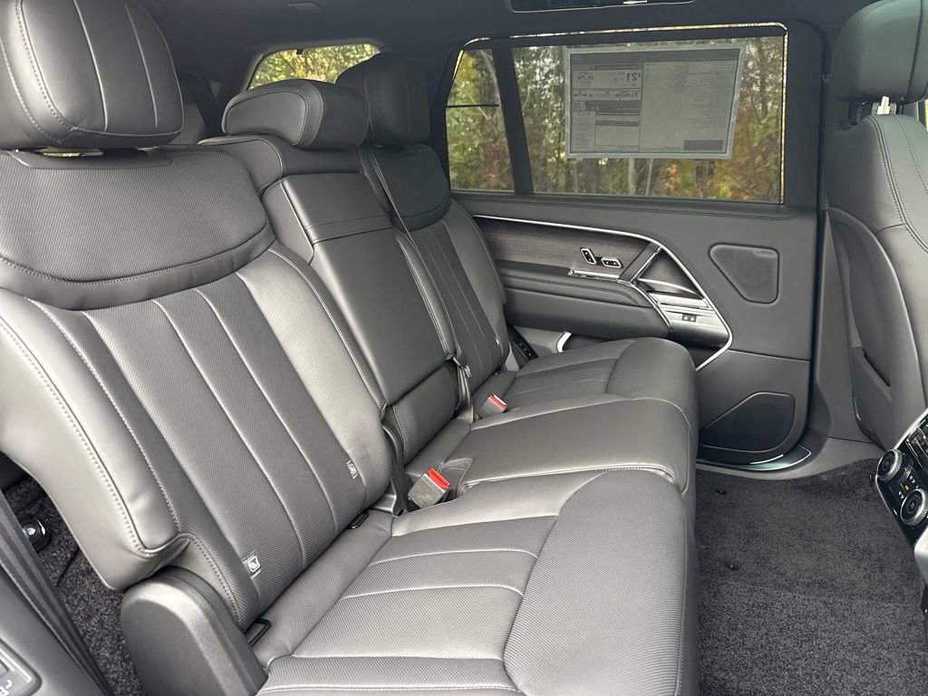 New 2025 Land Rover Range Rover Long Wheelbase SE image 18