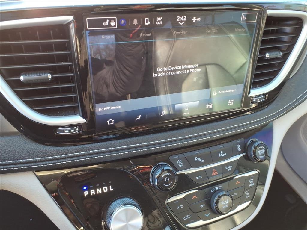 Used 2023 Chrysler Pacifica Touring-L image 21