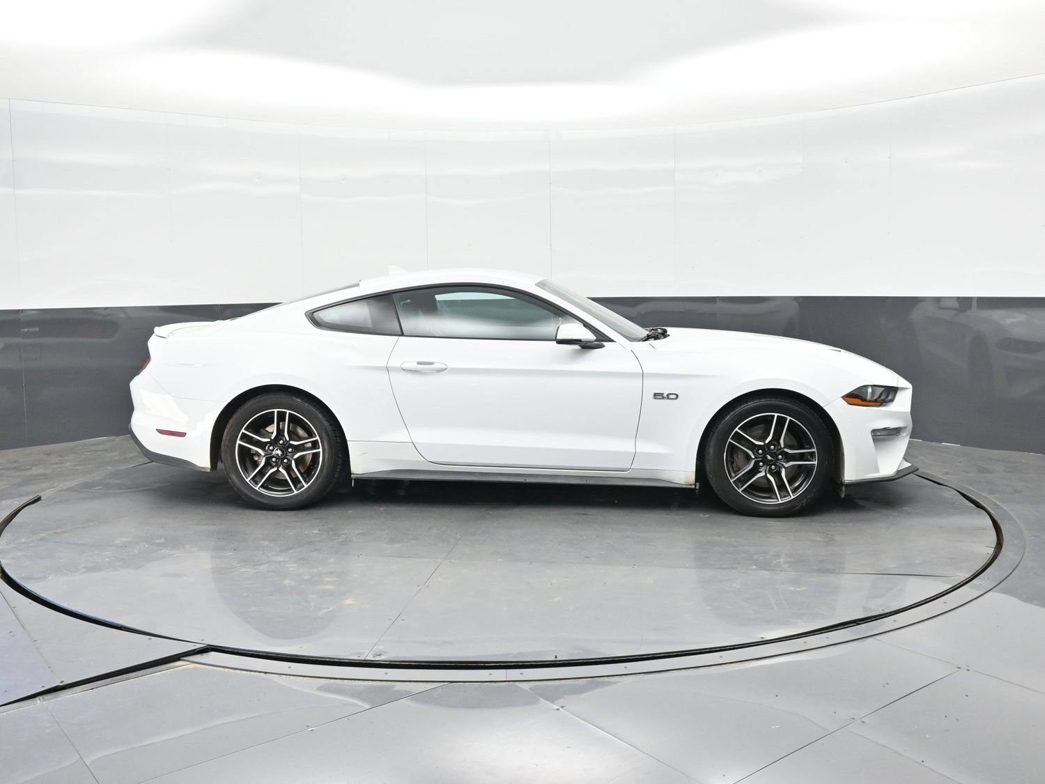 Used 2022 Ford Mustang GT Premium w/ Equipment Group 401A RWD image 8