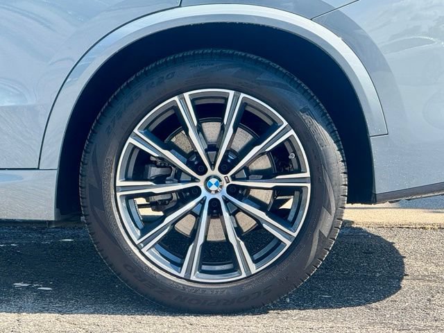 Certified 2024 BMW X5 xDrive40i w/ M Sport Package AWD/4WD image 4
