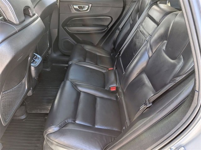 Used 2022 Volvo XC60 B5 Inscription image 26
