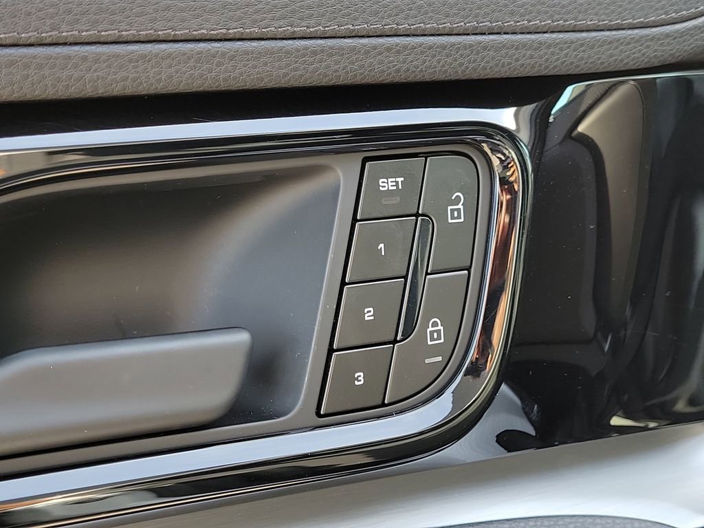 Certified 2024 Porsche Panamera Base image 25