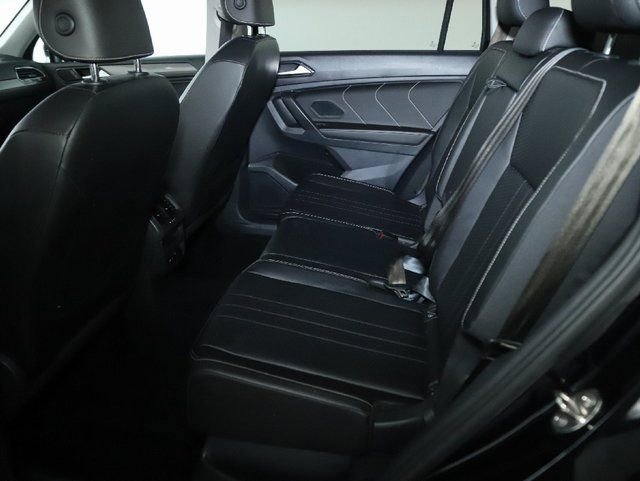 Used 2022 Volkswagen Tiguan SE w/ Panoramic Sunroof Package image 14
