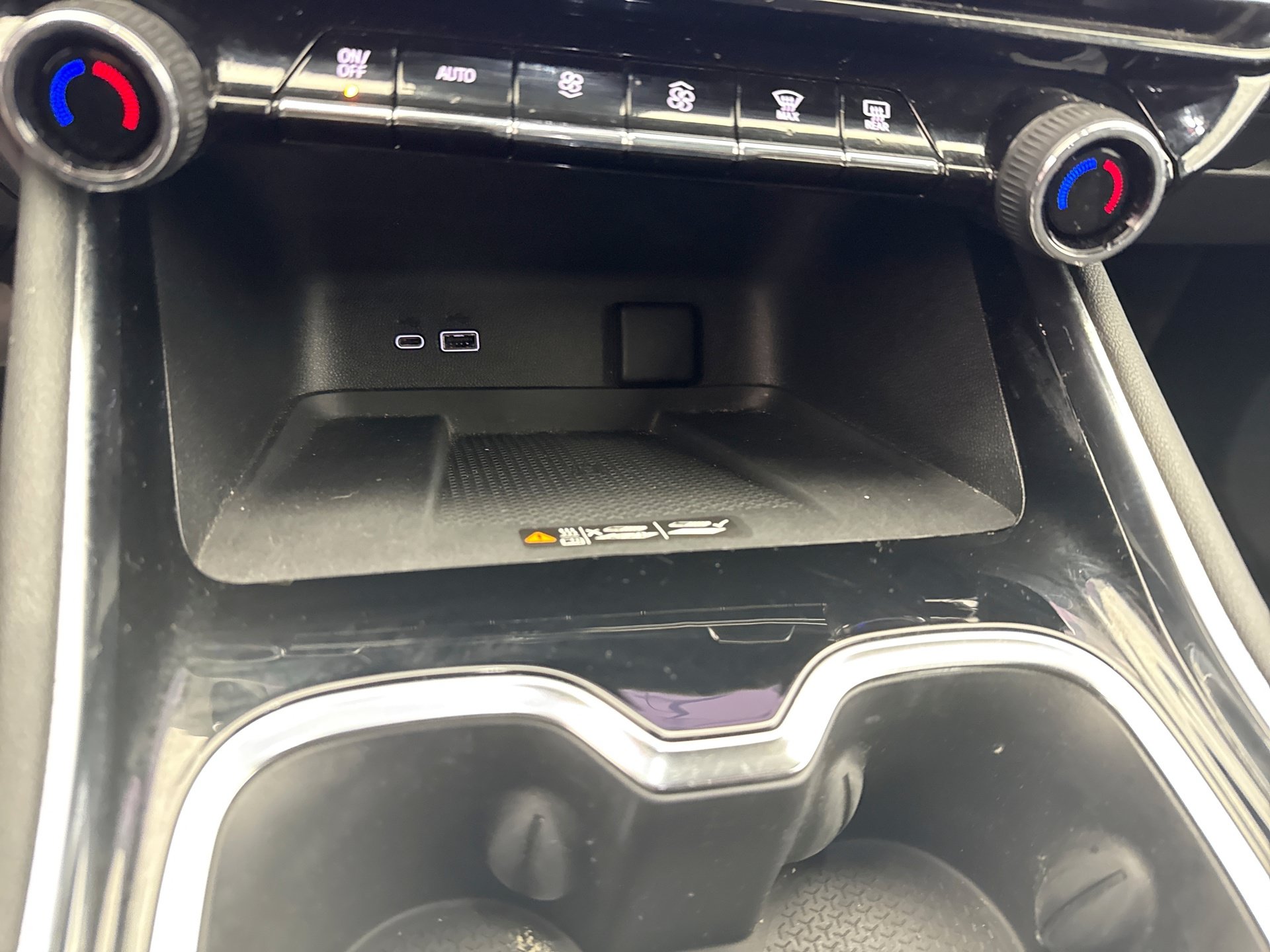 Used 2024 Chevrolet Traverse LT FWD image 17