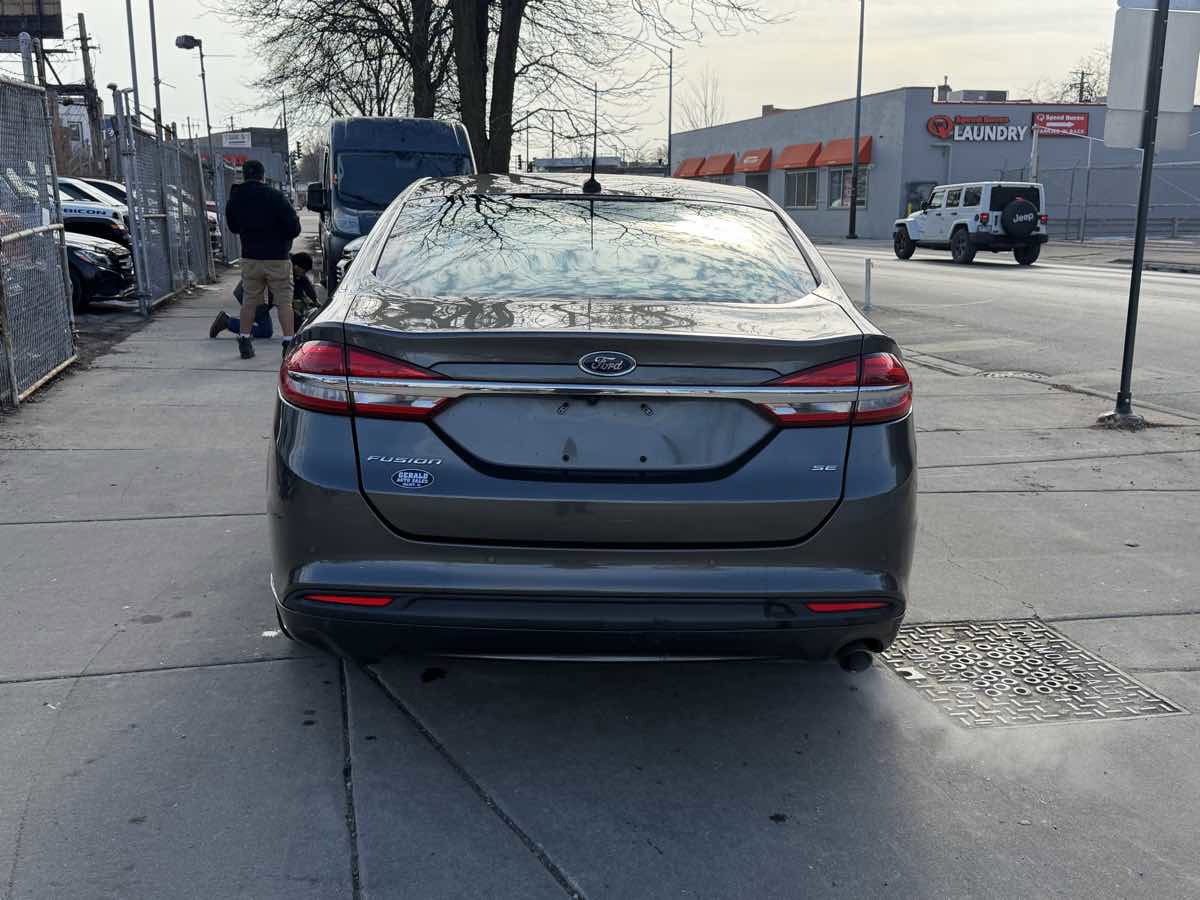 Used 2018 Ford Fusion SE w/ Fusion SE Technology Package image 6