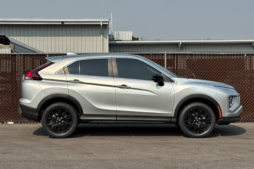 New 2026 Mitsubishi Eclipse Cross LE AWD/4WD image 3