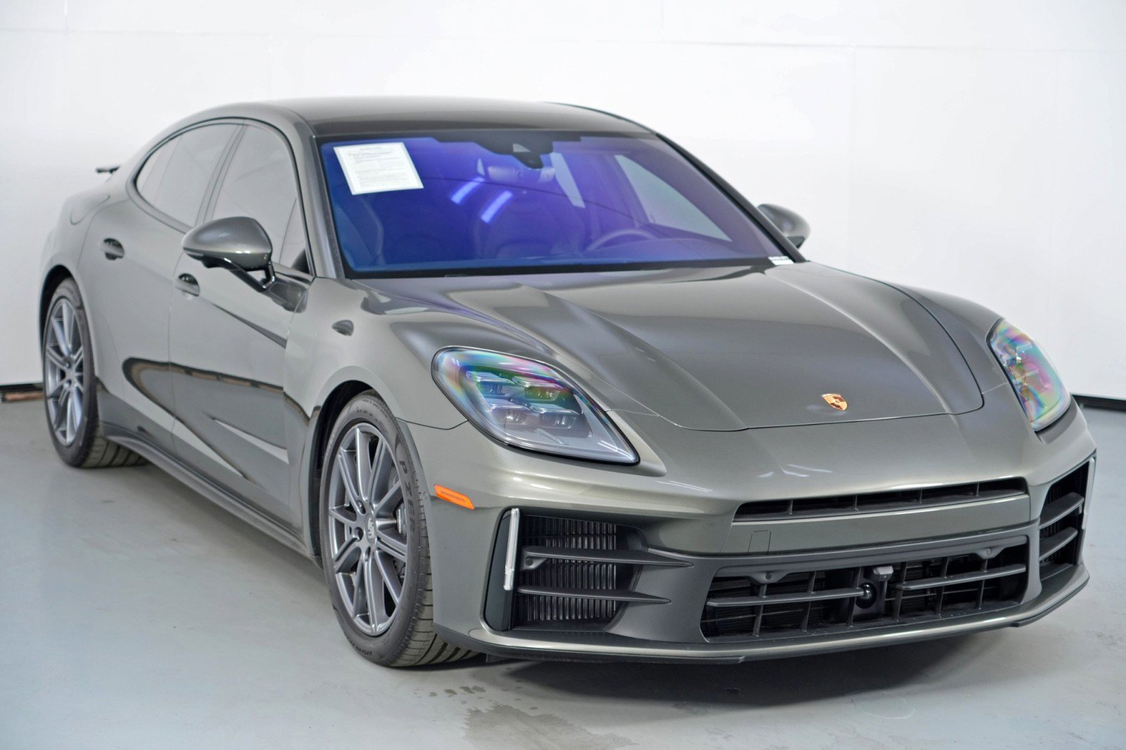 Used 2025 Porsche Panamera w/ Premium Package image 54