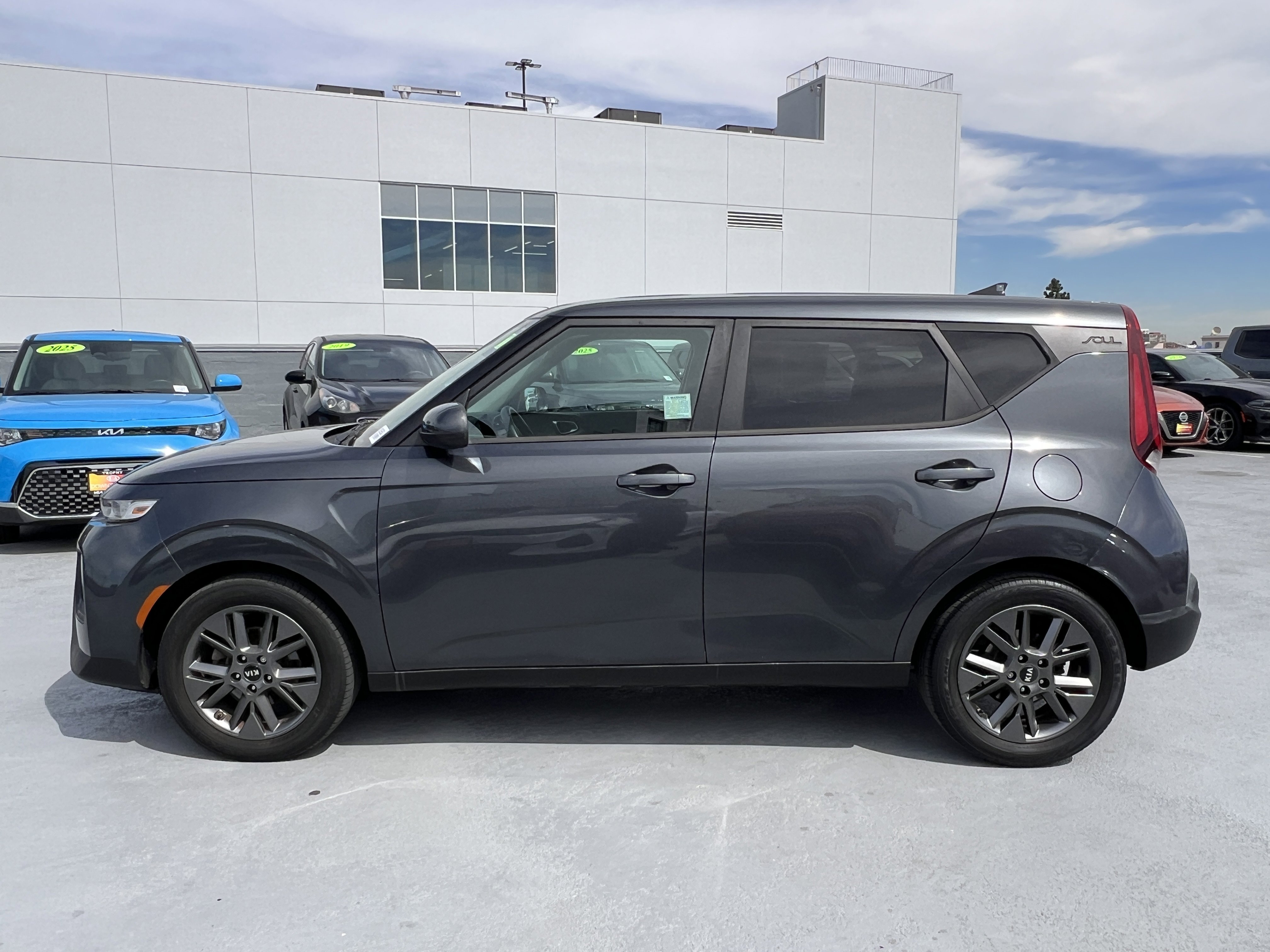 Certified 2021 Kia Soul S image 3
