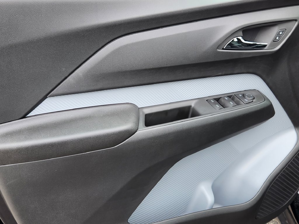New 2027 Chevrolet Bolt LT w/ Comfort Package FWD image 8