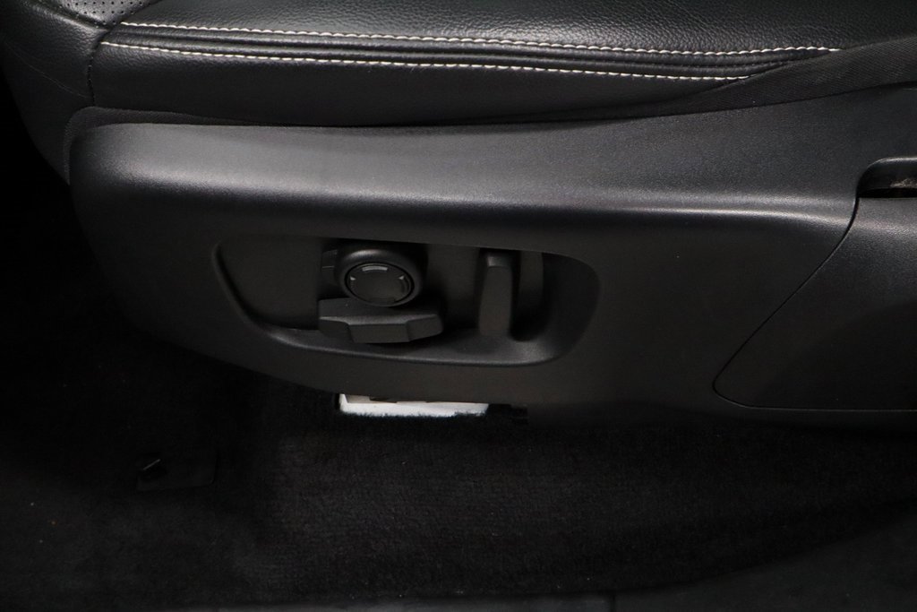 Used 2024 Land Rover Discovery S image 26