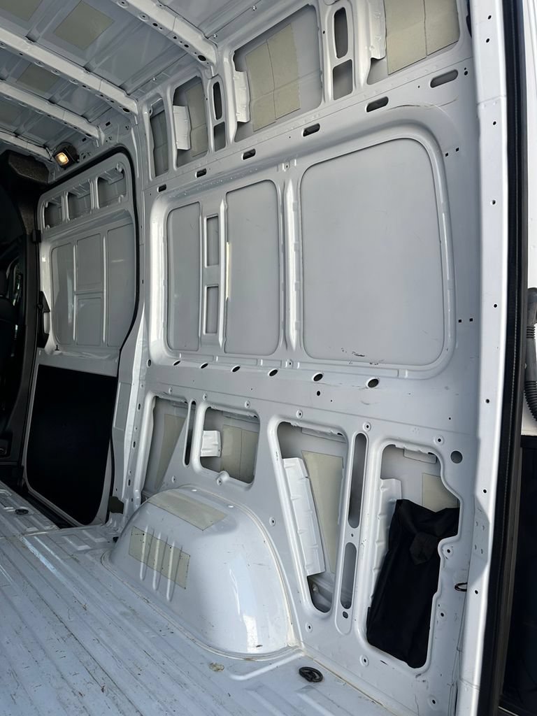 Used 2024 Mercedes-Benz Sprinter 2500 w/ Acoustic Package image 23
