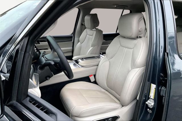 Used 2024 Jeep Wagoneer L Series II w/ Flexible Seating Group image 15