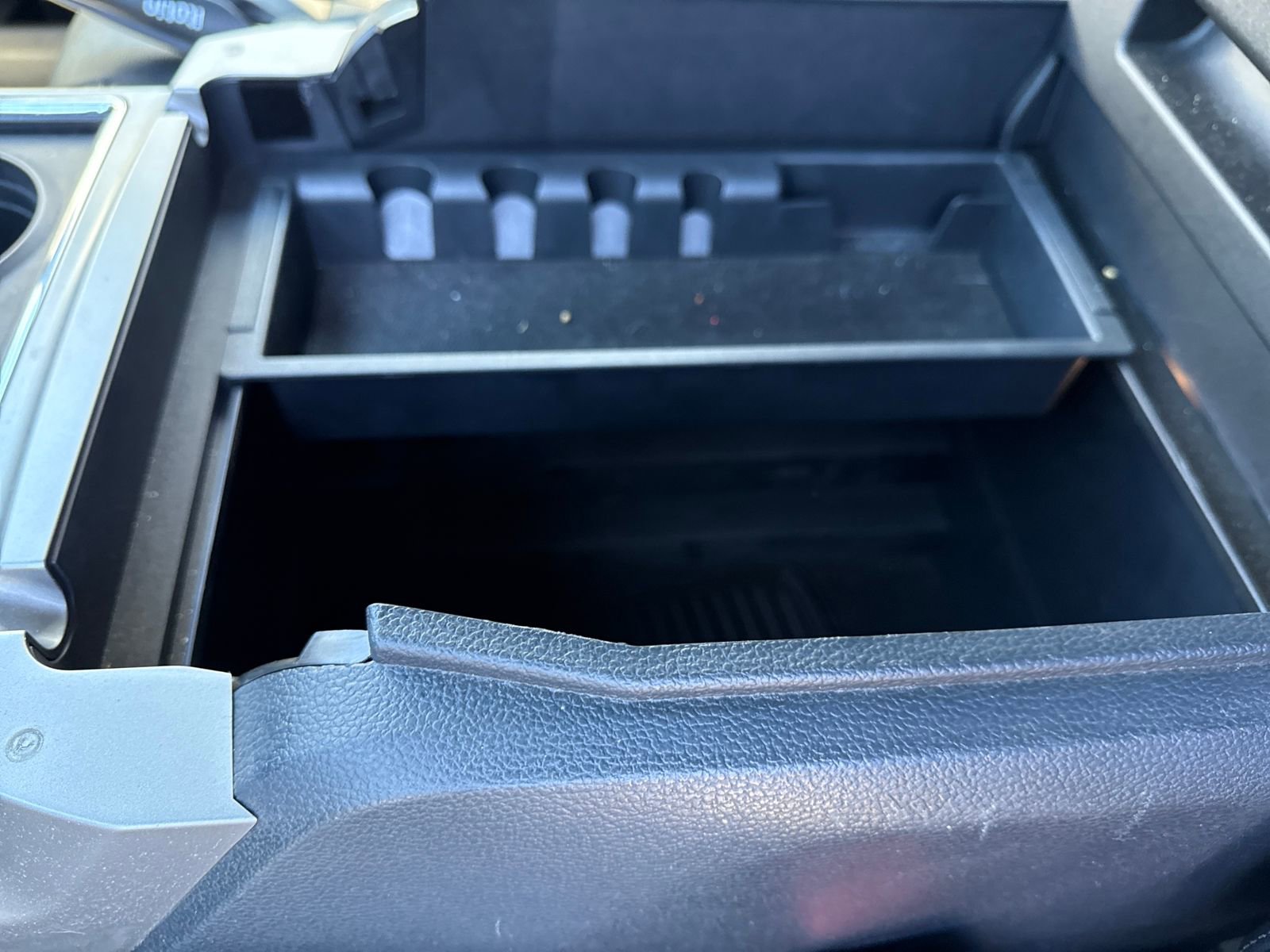 Used 2022 Ford F350 Lariat w/ Tremor Off-Road Package image 26