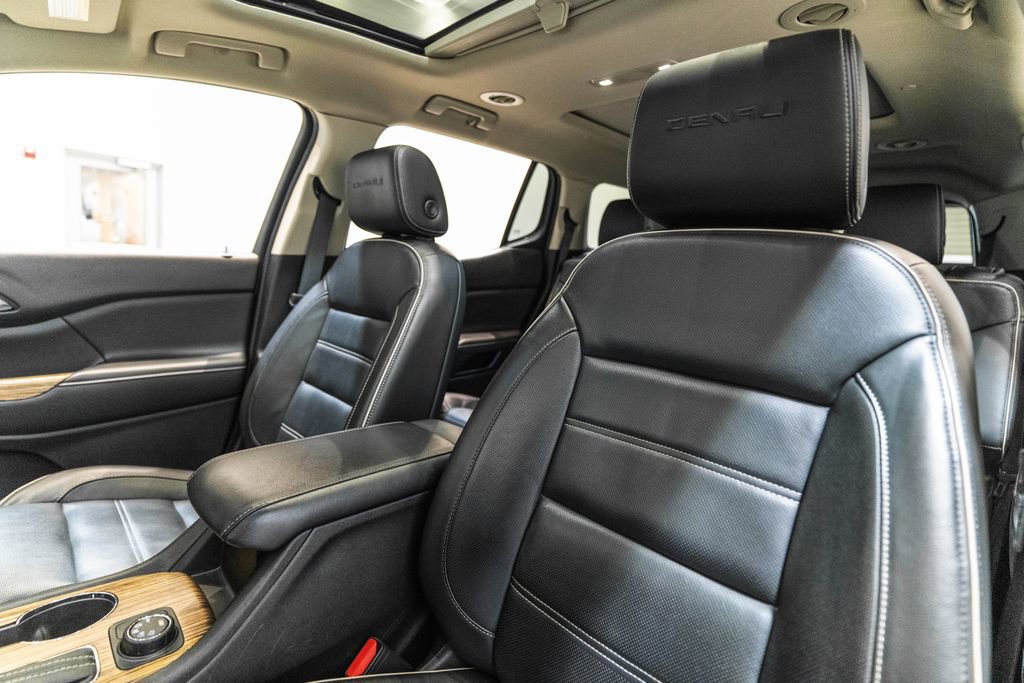 Used 2017 GMC Acadia Denali w/ Technology Package image 4