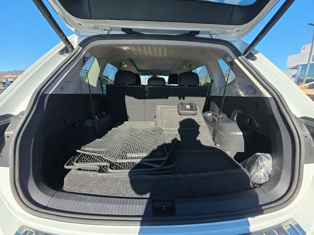 Certified 2022 Volkswagen Tiguan SE w/ Panoramic Sunroof Package image 23