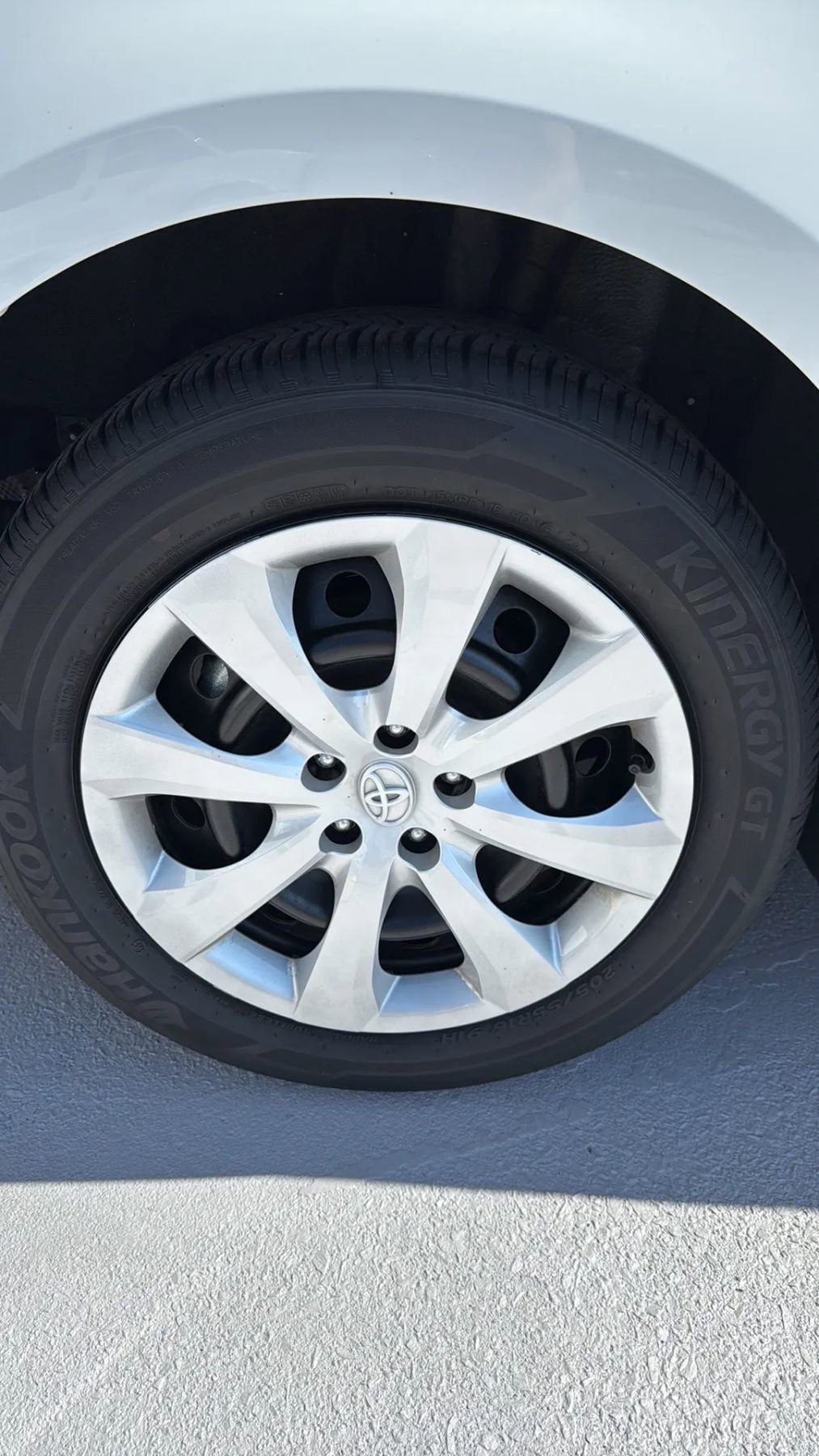 Used 2025 Toyota Corolla LE image 12