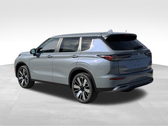 New 2026 Mitsubishi Outlander SE FWD image 3