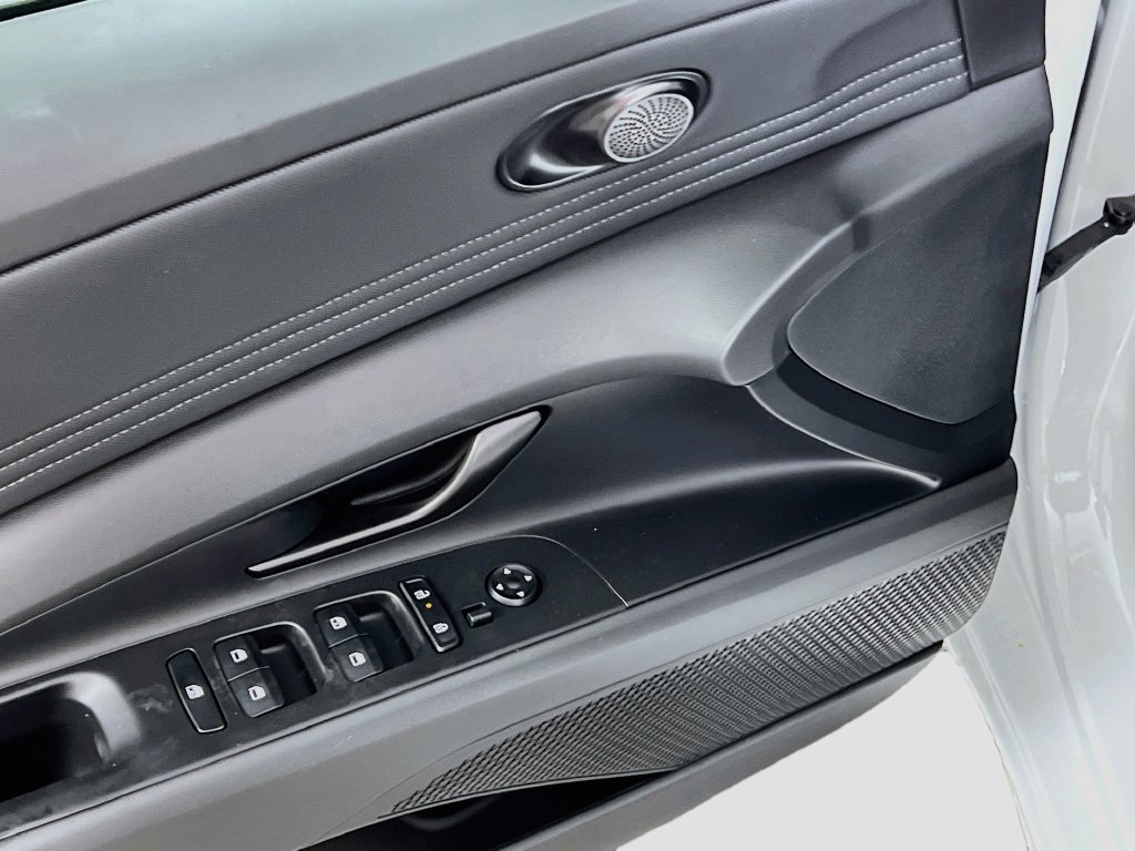 New 2026 Hyundai Elantra SEL Sport FWD image 15
