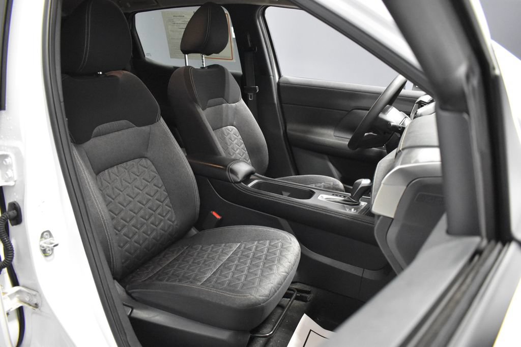 Certified 2025 Nissan Kicks SV AWD/4WD image 14